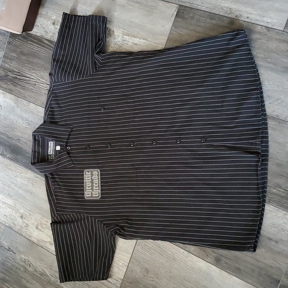 Throttle Threads button up